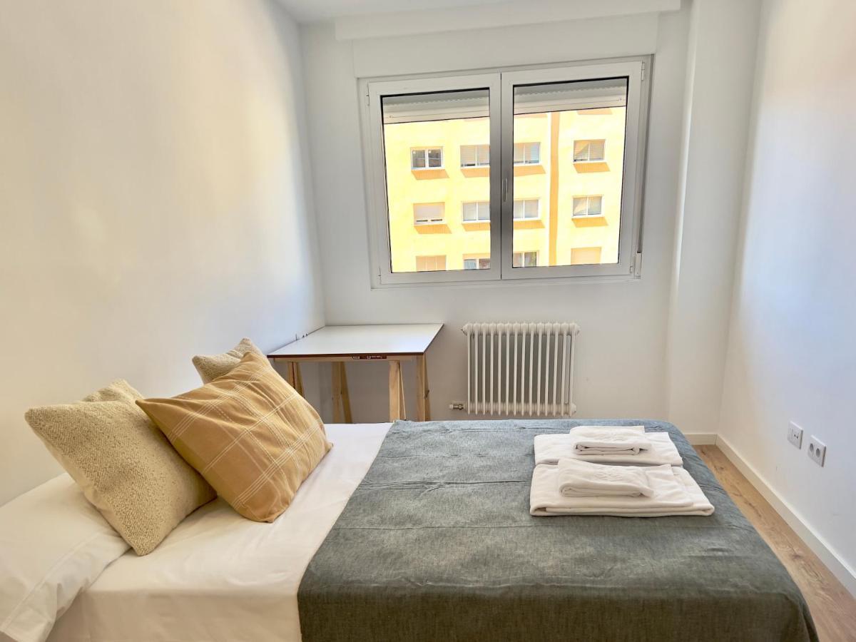 Housing Leon Ana Mogas Con Garaje Apartment Exterior photo